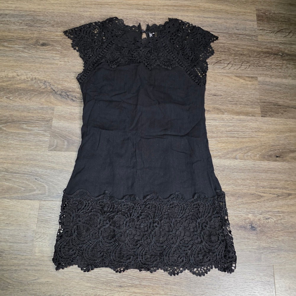 Andree by Unit Womens M Mini Dress Black Crochet Lace Trim Sleeveless Boho LBD